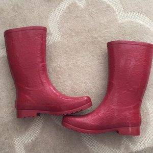 Red Ugg rainboots with fur bottom